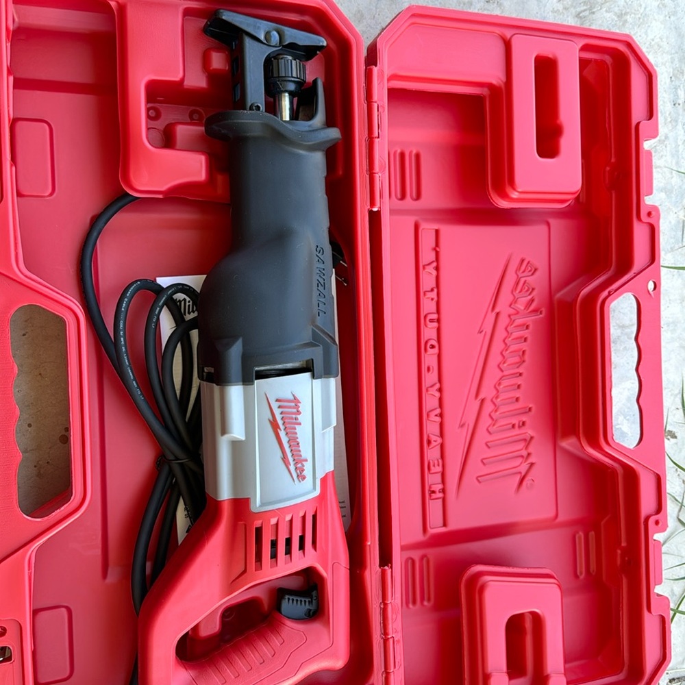 Milwaukee 6519-31 12 Amp Corded 3000 Strokes Per Minute Reciprocating Sawzall